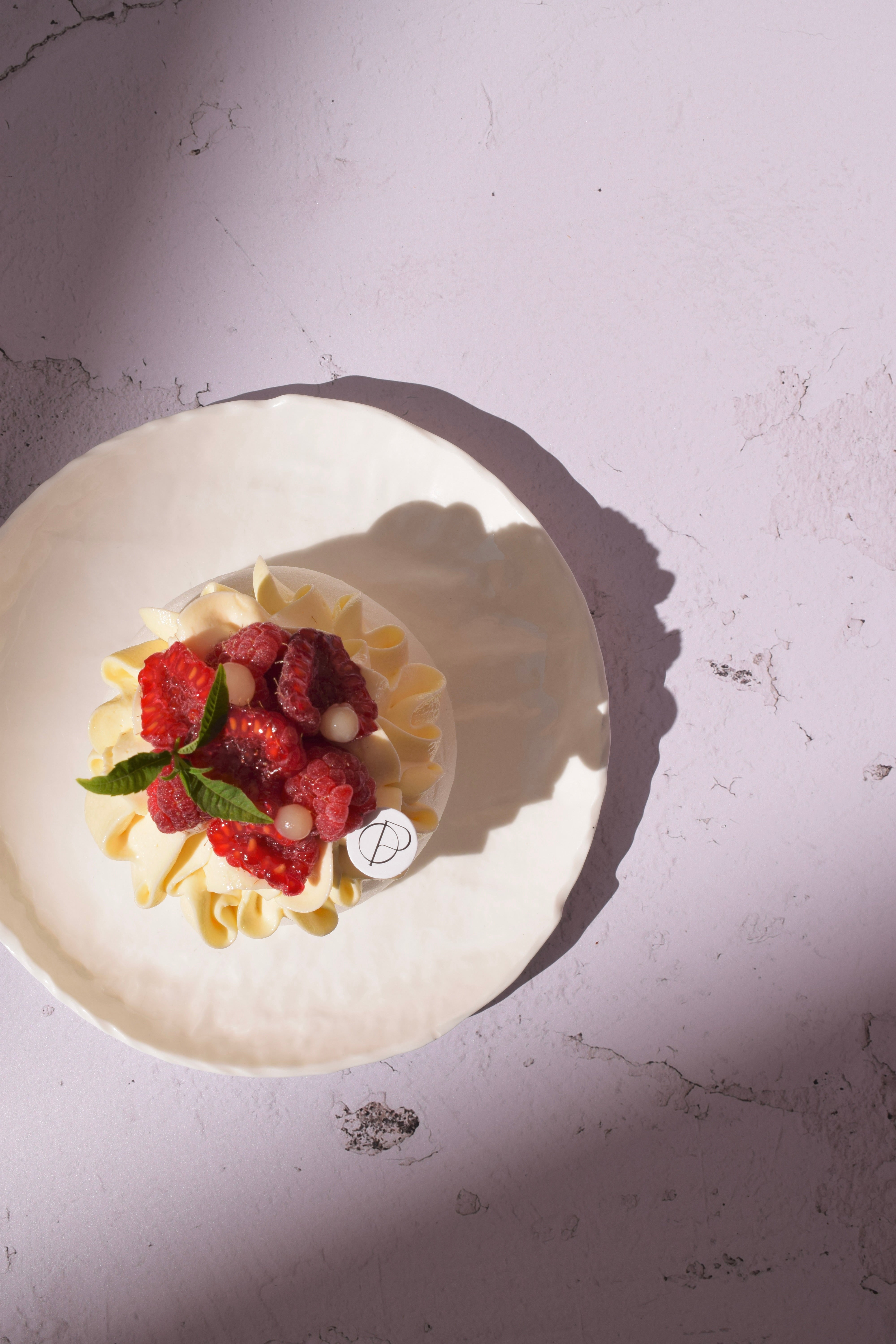 Pavlova yuzu, framboise & verveine