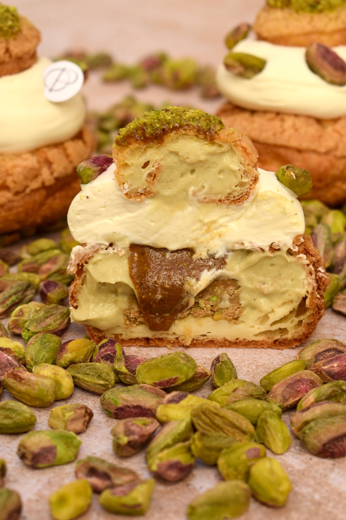 Religieuse pistache & fleur d'oranger